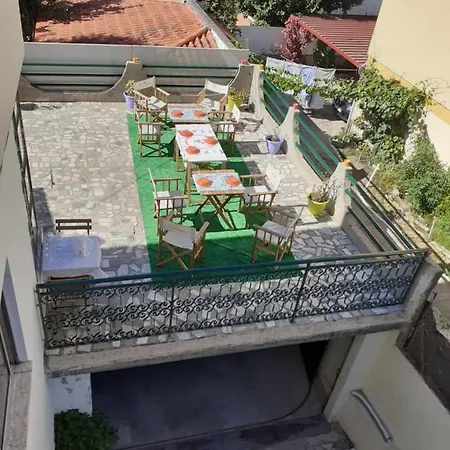 Daire Andar Moradia Com Terraco E Patio.